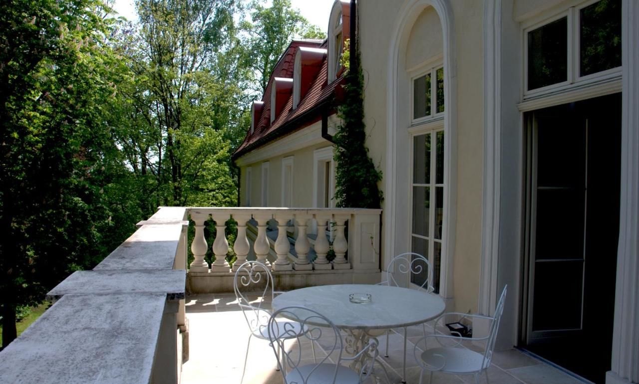 Отель Dwór Sieraków Sieraków-30