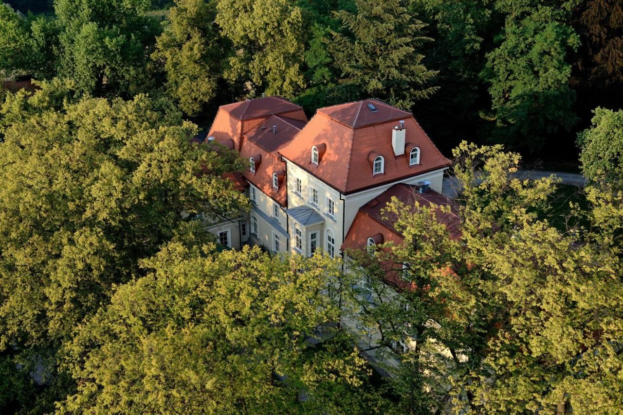 Отель Dwór Sieraków Sieraków-9