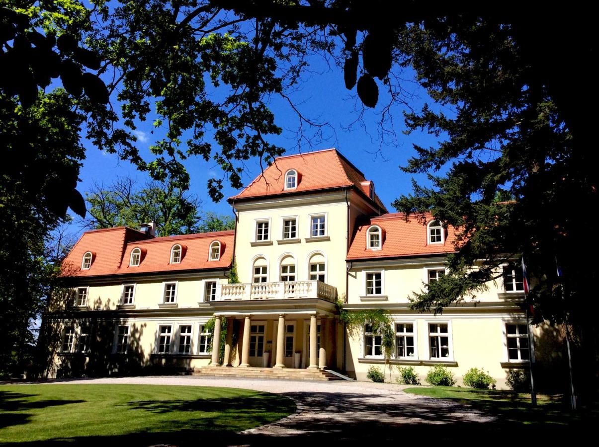 Отель Dwór Sieraków Sieraków-12